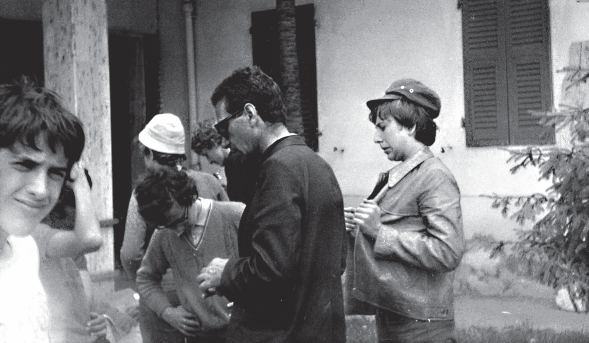 1972 padre guido accompagna la terza media dell’istituo
cesare baronio in gita all’isola d’elba